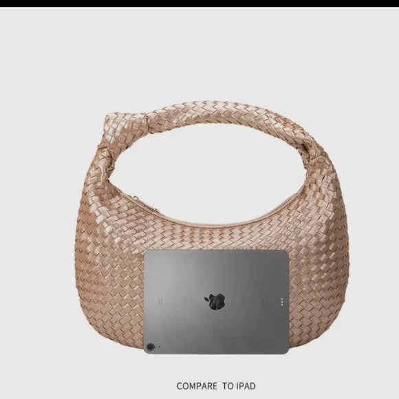 Melie Bianco Large Brigitte Black Raffia Shoulder Bag - Picture 6 of 7